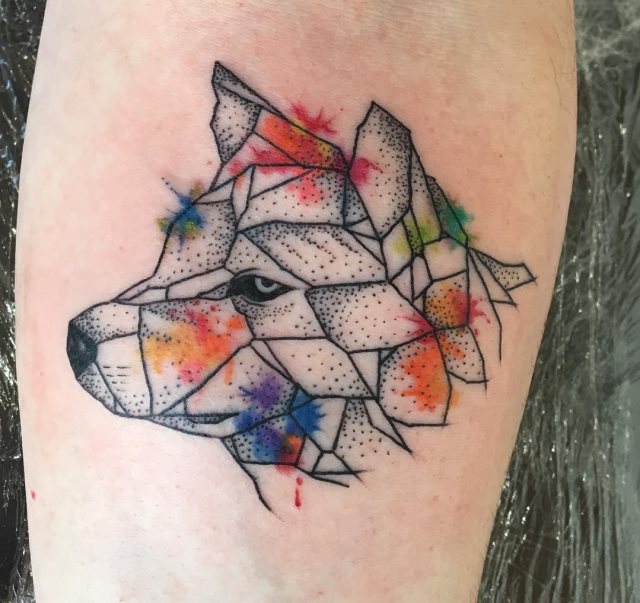 tattoo feminin loup 32