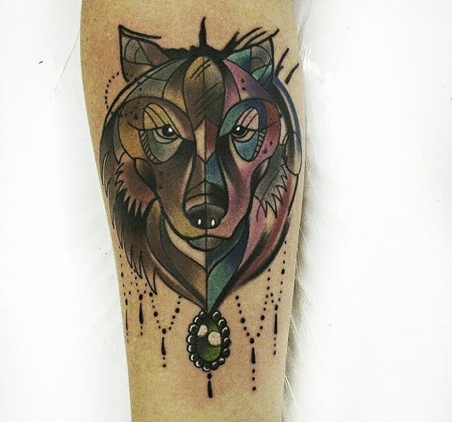 tattoo feminin loup 42