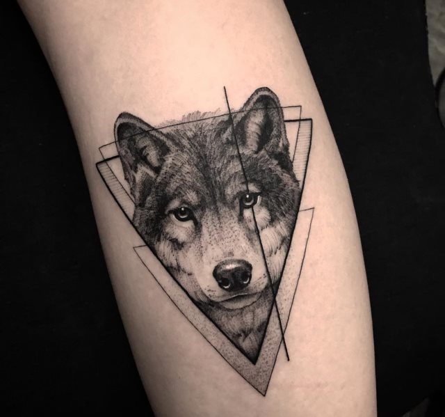 tattoo feminin loup 53