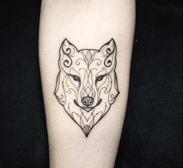 tattoo feminin loup 54