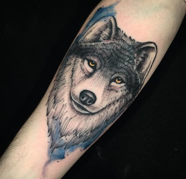 tattoo feminin loup 55