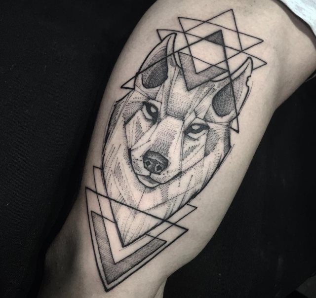 tattoo feminin loup 56