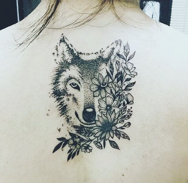 tattoo feminin loup 58