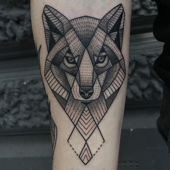 tattoo feminin loup 65