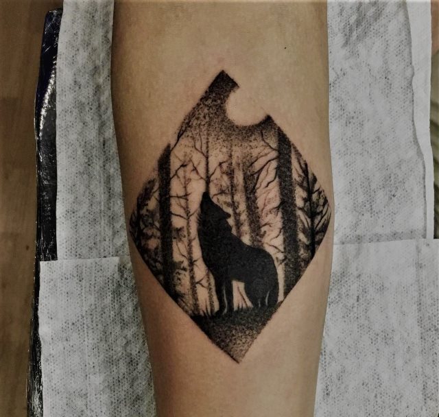 tattoo feminin loup 71