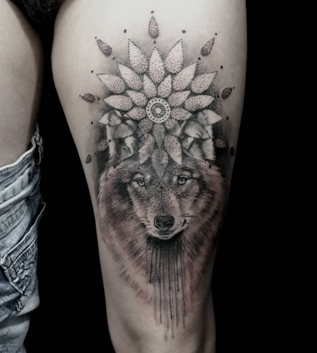 tattoo feminin loup 75