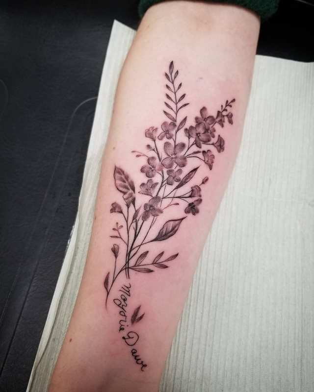 tattoo feminin nom 10