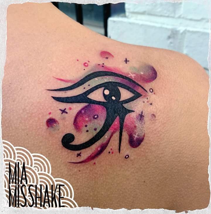 tattoo feminin oeil de ra horus 13