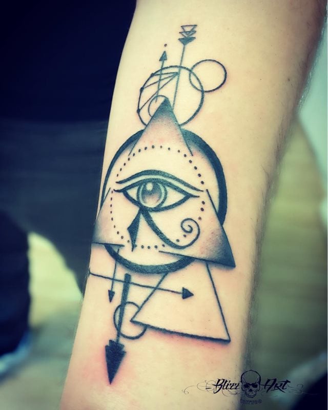 tattoo feminin oeil de ra horus 16