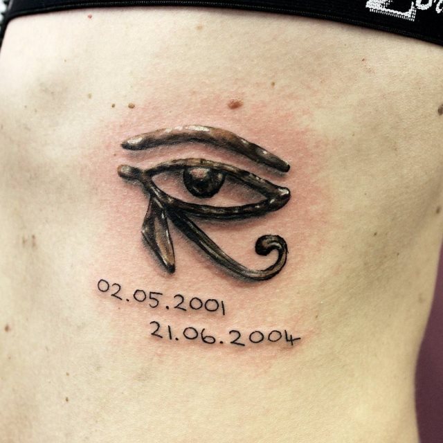 tattoo feminin oeil de ra horus 19