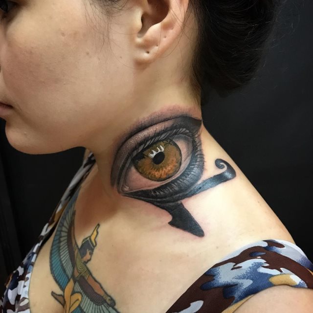 tattoo feminin oeil de ra horus 21