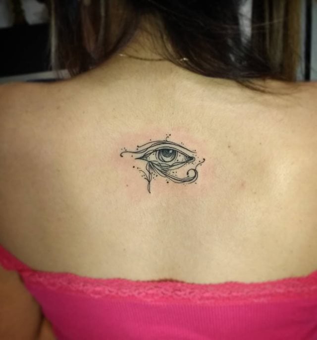 tattoo feminin oeil de ra horus 26