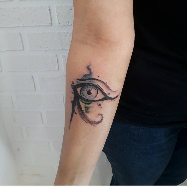 tattoo feminin oeil de ra horus 29
