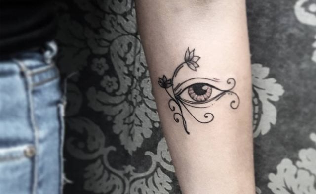 tattoo feminin oeil de ra horus 31