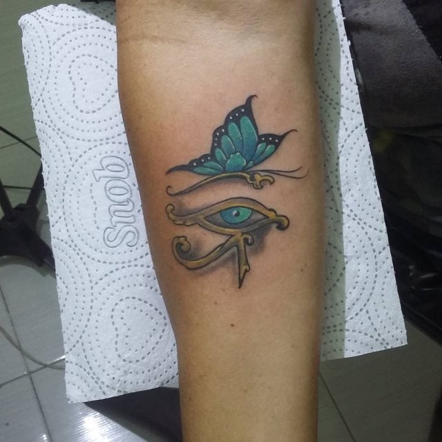 tattoo feminin oeil de ra horus 33