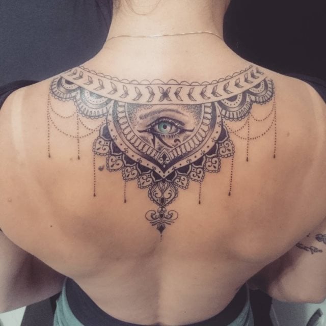 tattoo feminin oeil de ra horus 36