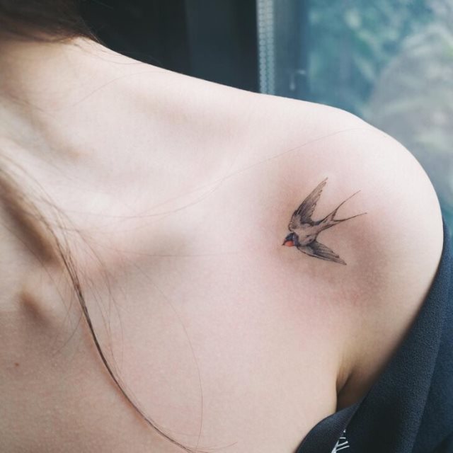 tattoo feminin oiseau 11