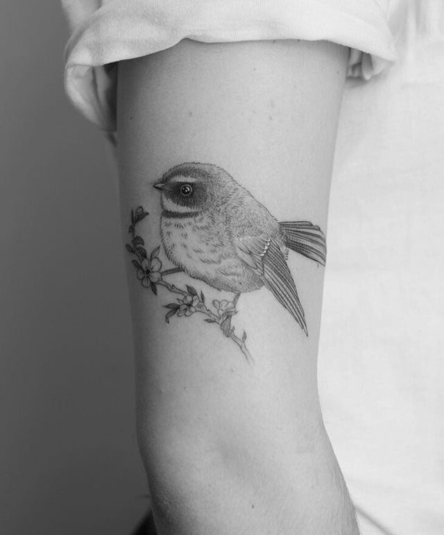 tattoo feminin oiseau 18