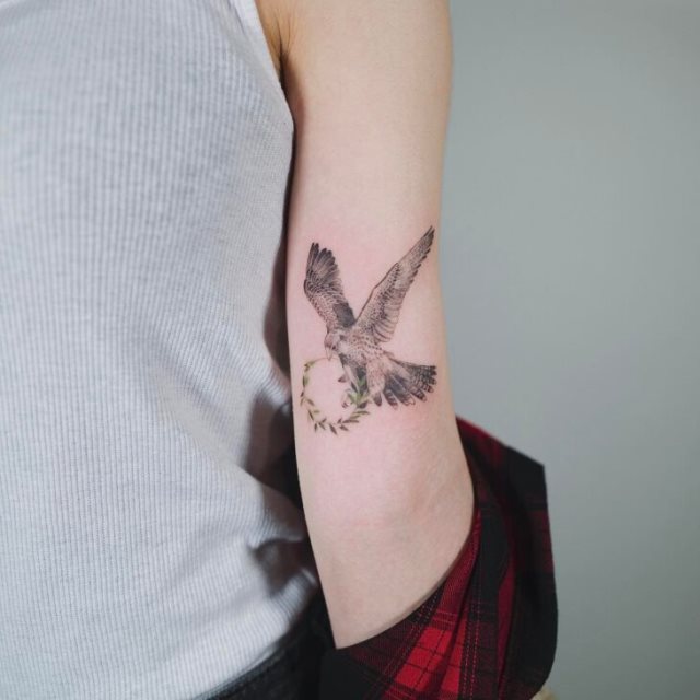 tattoo feminin oiseau 25