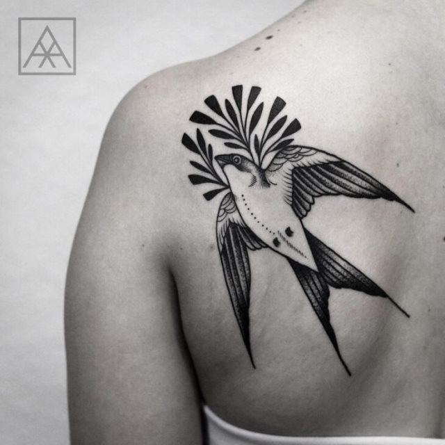 tattoo feminin oiseau 42