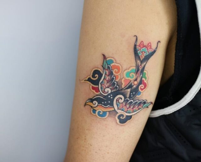 tattoo feminin oiseau 53