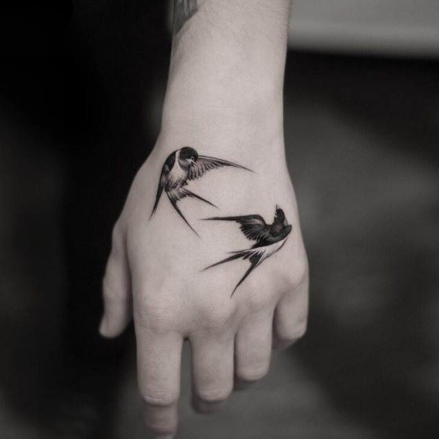 tattoo feminin oiseau 68