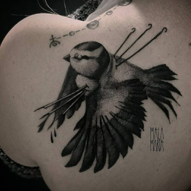 tattoo feminin oiseau 76