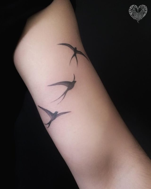 tattoo feminin oiseau 77