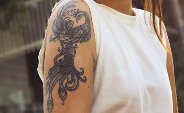 tattoo feminin phoenix 51