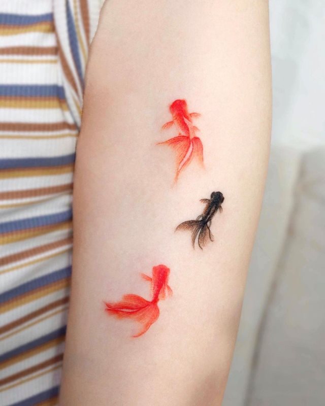 tattoo feminin poisson 01