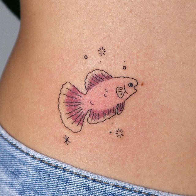 tattoo feminin poisson 03