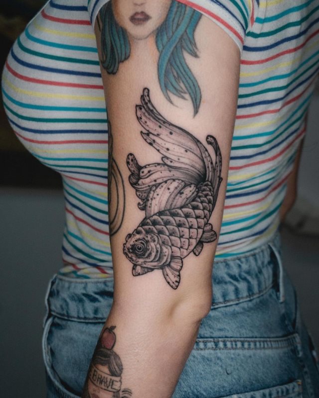 tattoo feminin poisson 10