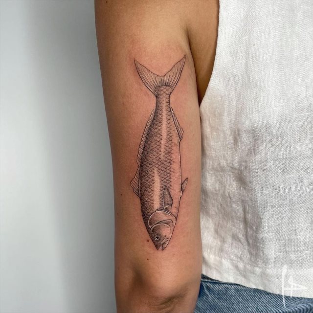 tattoo feminin poisson 12