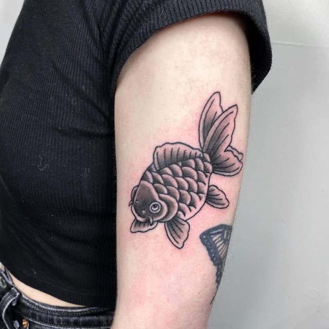 tattoo feminin poisson 13
