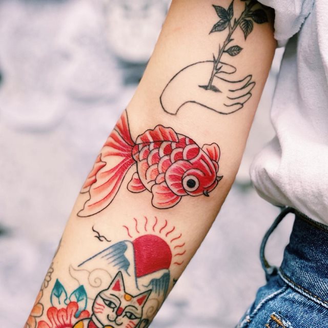 tattoo feminin poisson 24