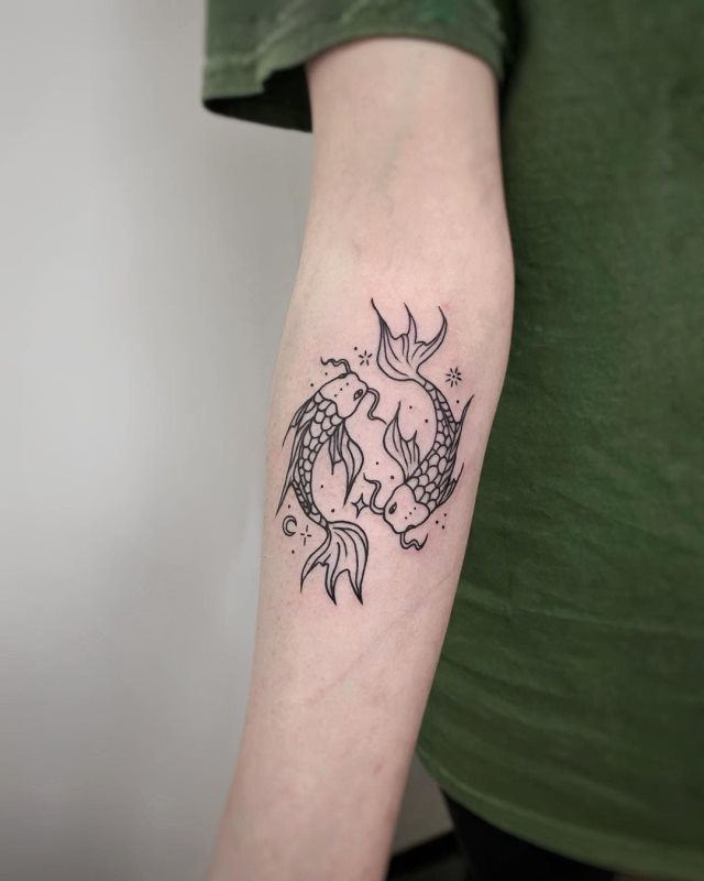 tattoo feminin poisson 53