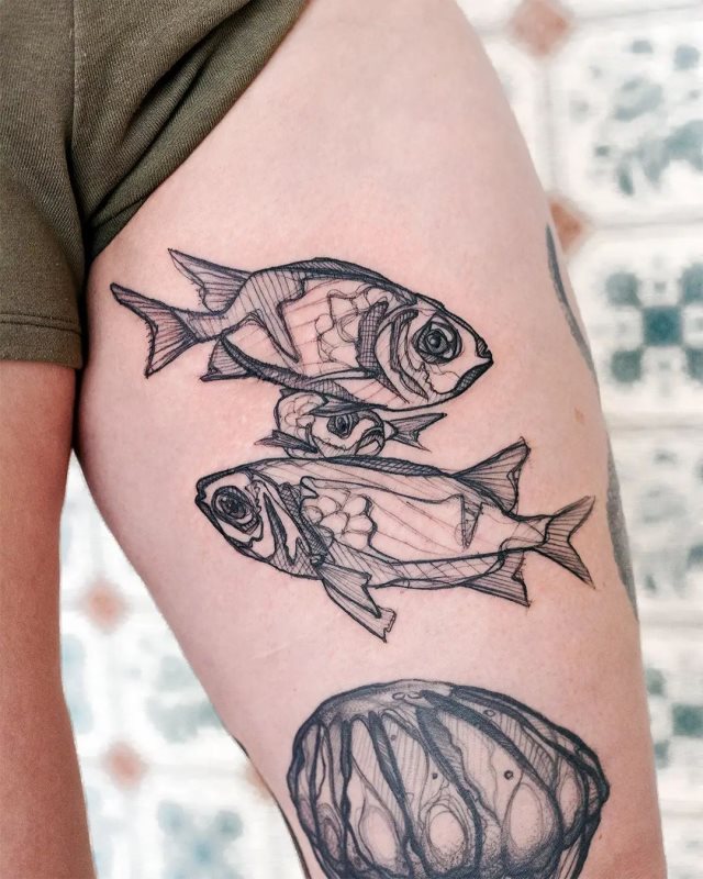 tattoo feminin poisson 67