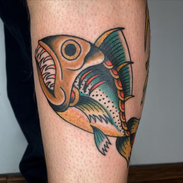 tattoo feminin poisson 80