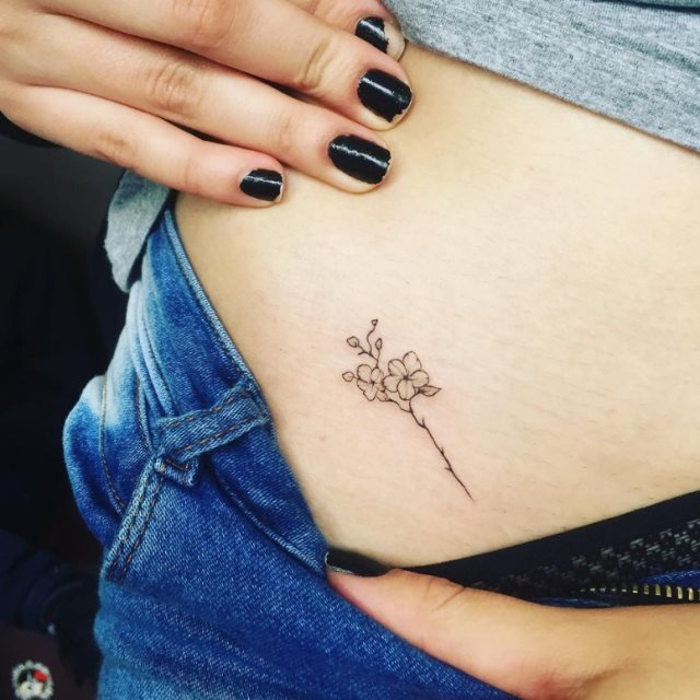 tattoo feminin pour aine 19