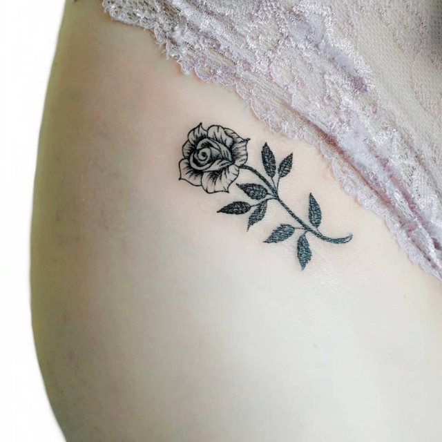 tattoo feminin pour aine 50