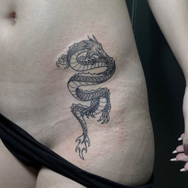 tattoo feminin pour bassin 07