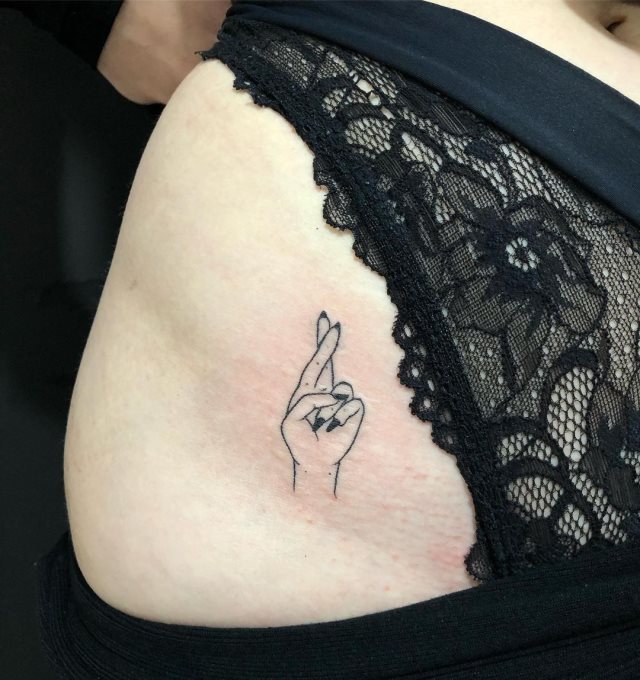 tattoo feminin pour bassin 34