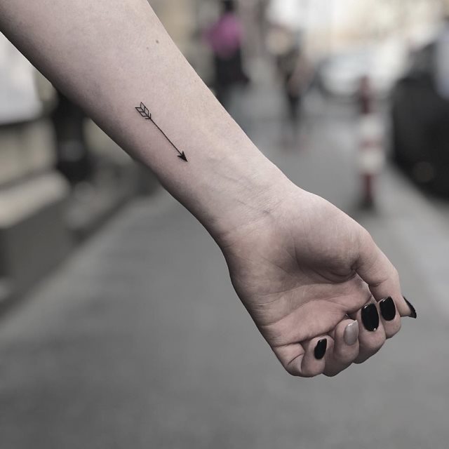 tattoo feminin pour bras 18