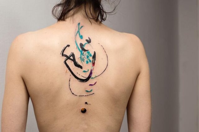 tattoo feminin pour dos 140