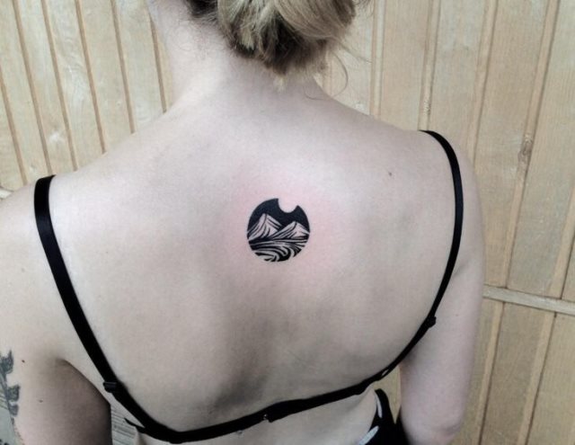 tattoo feminin pour dos 57