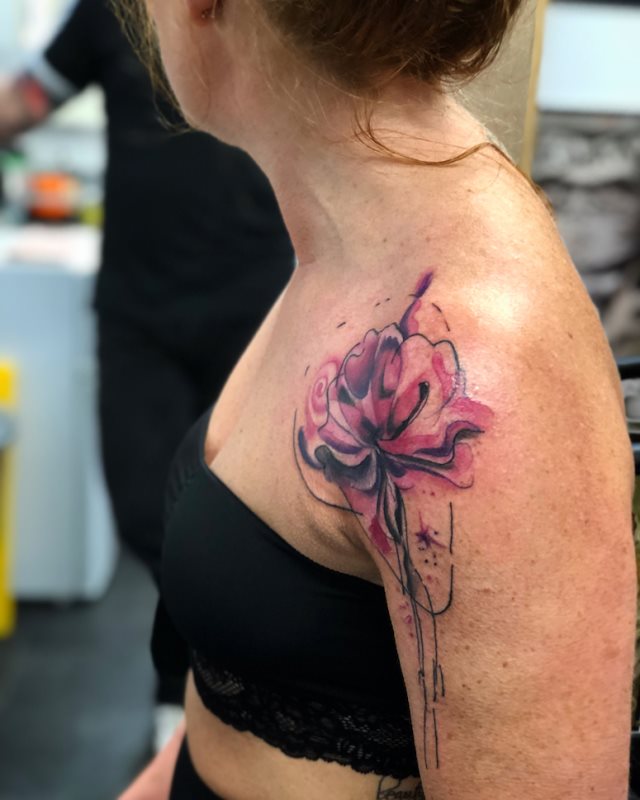 tattoo feminin pour epaule 103