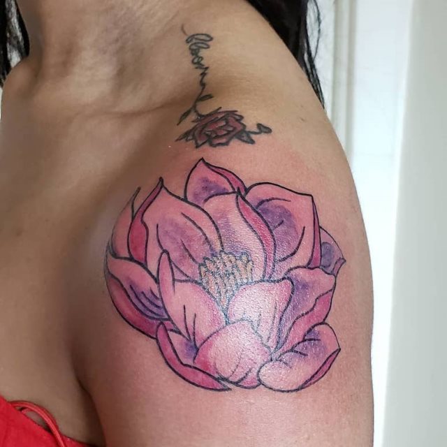 tattoo feminin pour epaule 106