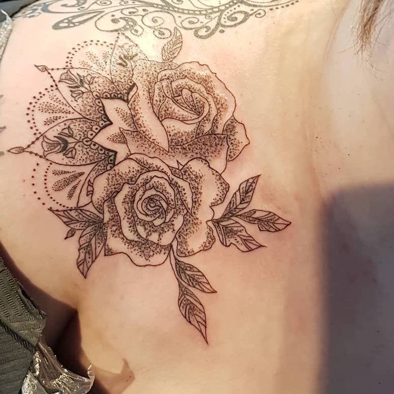 tattoo feminin pour epaule 126