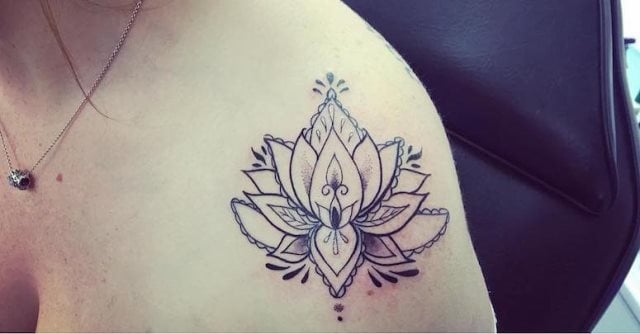 tattoo feminin pour epaule 130