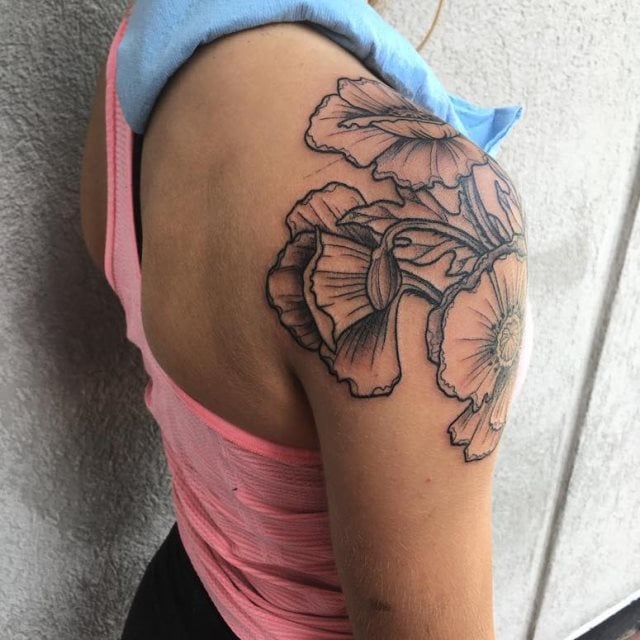 tattoo feminin pour epaule 131